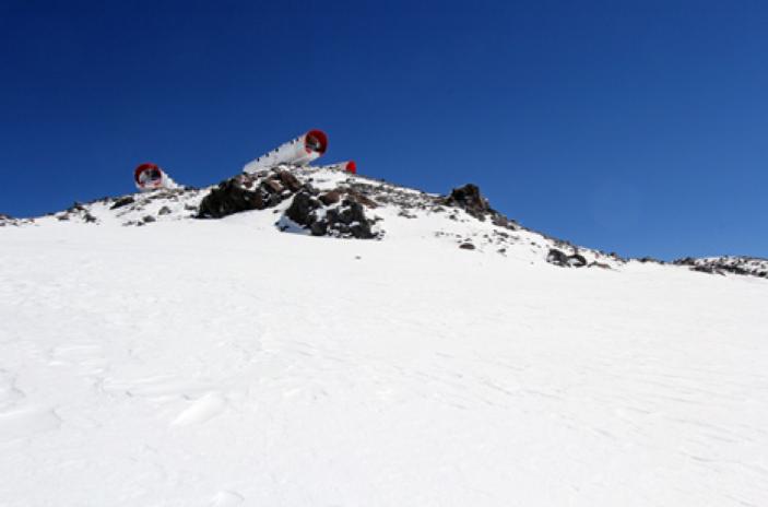 欧洲最高峰山顶的野奢酒店建筑设计